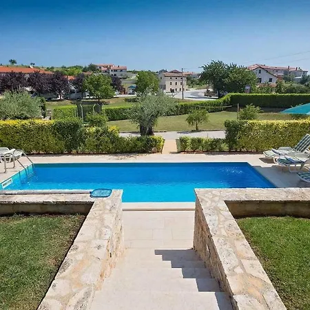 House Parenzana بيت للعطل *