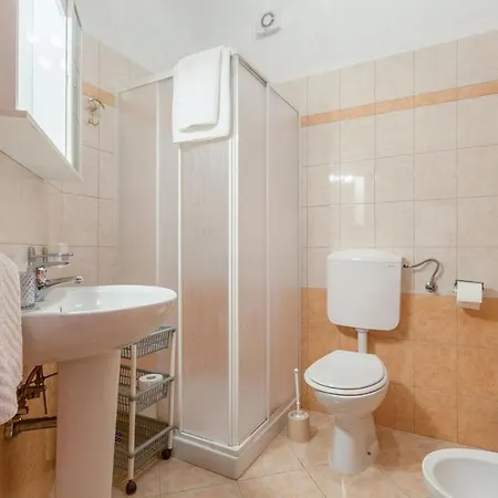 بيت للعطل House Parenzana *