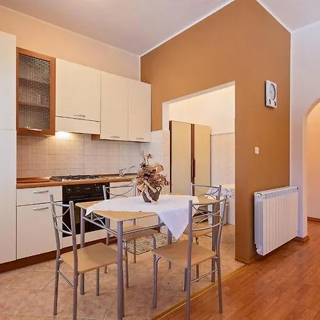 بيت للعطل House Parenzana