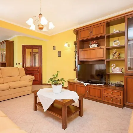 بيت للعطل House Parenzana *